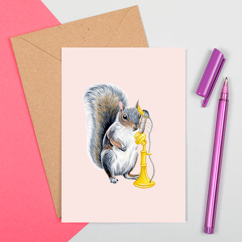 écureuil au téléphone, carte d'écureuil, carte de souhaits, carte d'anniversaire, amelie legault, animal canadien, fait au québec